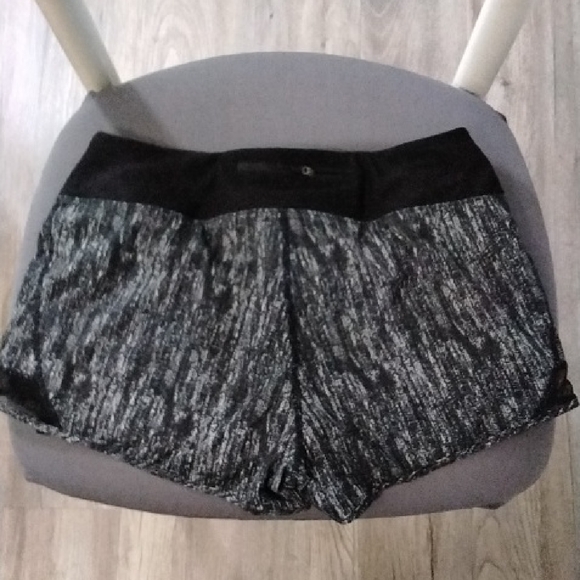 MPG Black and Gray Athletic Shorts with Metallic Pattern - Picture 4 of 4